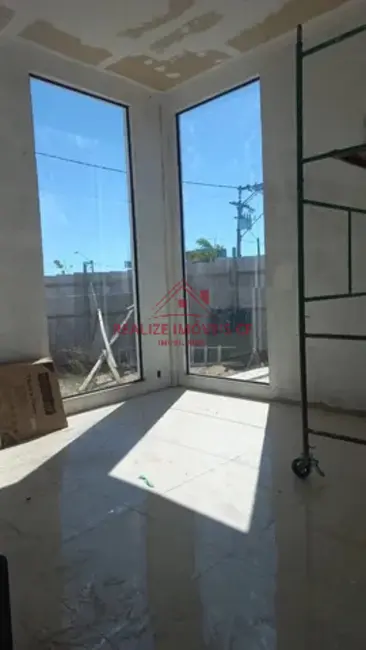 Casa de Condomínio com 3 quartos à venda, 170m2 em Cabo Frio - RJ - imagem 4 Foto 4 de Casa de Condomínio com 3 quartos à venda, 170m2 em Cabo Frio - RJ