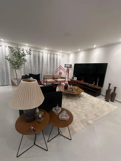 Foto 4 de Casa com 5 quartos à venda, 512m2 em Cabo Frio - RJ