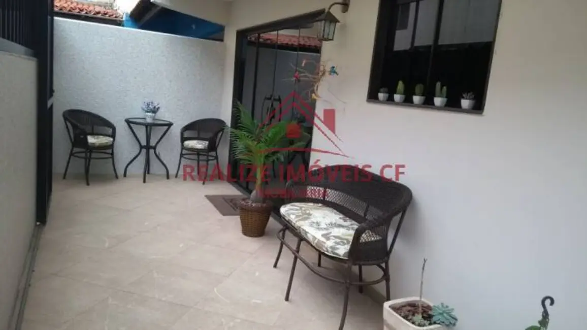 Foto 1 de Casa de Condomínio com 3 quartos à venda, 200m2 em Jardim Flamboyant, Cabo Frio - RJ