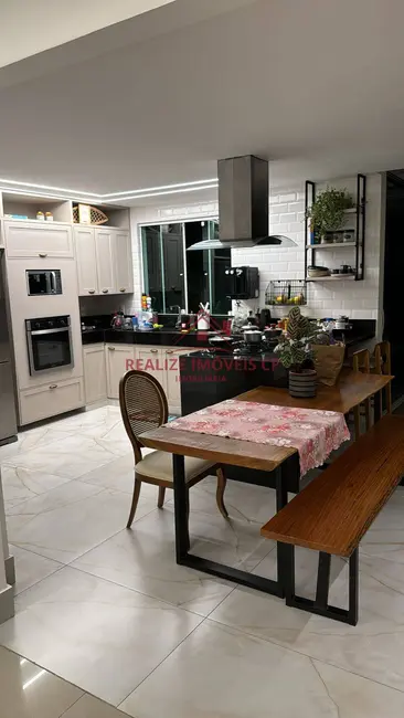 Casa com 4 quartos à venda, 240m2 em Portinho, Cabo Frio - RJ - imagem 4 Foto 4 de Casa com 4 quartos à venda, 240m2 em Portinho, Cabo Frio - RJ