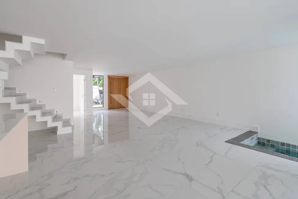 Casa com 4 quartos à venda, 317m2 em Recreio dos Bandeirantes, Rio De Janeiro - RJ - imagem 4 Foto 4 de Casa com 4 quartos à venda, 317m2 em Recreio dos Bandeirantes, Rio De Janeiro - RJ