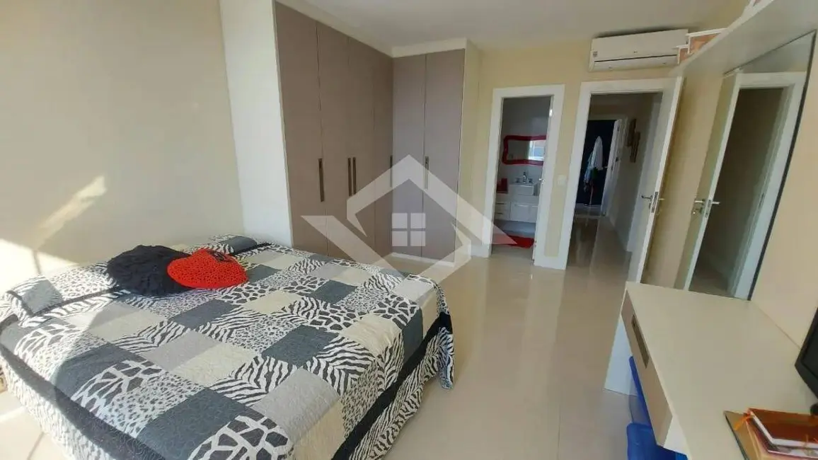 Casa com 4 quartos à venda, 430m2 em Recreio dos Bandeirantes, Rio De Janeiro - RJ - imagem 3 Foto 3 de Casa com 4 quartos à venda, 430m2 em Recreio dos Bandeirantes, Rio De Janeiro - RJ