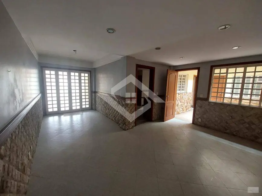Foto 2 de Casa com 5 quartos à venda, 200m2 em Campo Grande, Rio De Janeiro - RJ