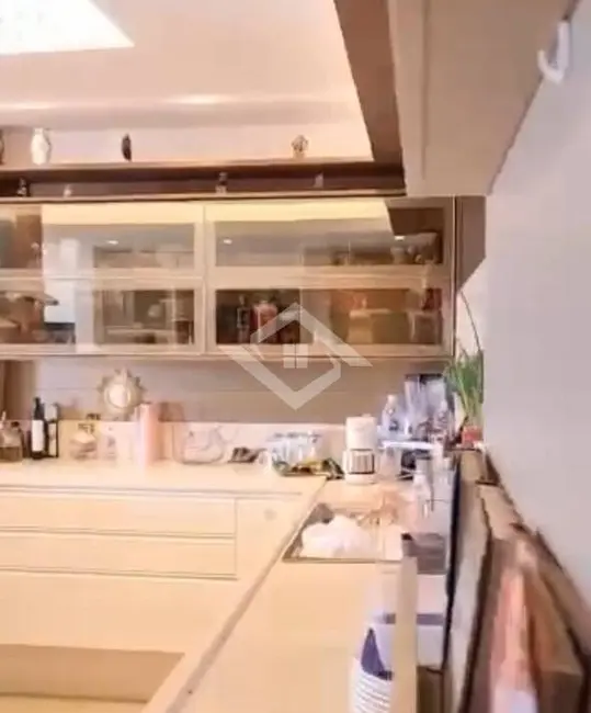 Apartamento com 3 quartos à venda, 270m2 em Copacabana, Rio De Janeiro - RJ - imagem 8 Foto 8 de Apartamento com 3 quartos à venda, 270m2 em Copacabana, Rio De Janeiro - RJ