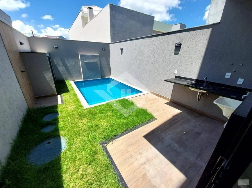 Foto 1 de Casa com 2 quartos à venda e para alugar, 120m2 em Campo Grande, Rio De Janeiro - RJ