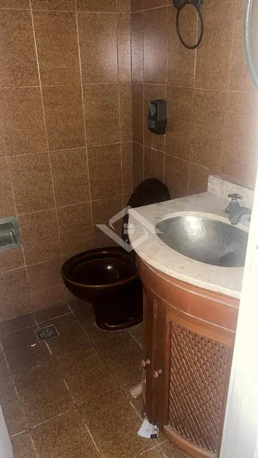 Apartamento com 3 quartos à venda, 103m2 em Copacabana, Rio De Janeiro - RJ - imagem 4 Foto 4 de Apartamento com 3 quartos à venda, 103m2 em Copacabana, Rio De Janeiro - RJ