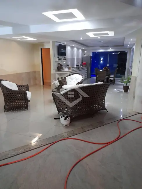 Casa de Condomínio com 4 quartos à venda, 260m2 em Campo Grande, Rio De Janeiro - RJ - imagem 4 Foto 4 de Casa de Condomínio com 4 quartos à venda, 260m2 em Campo Grande, Rio De Janeiro - RJ