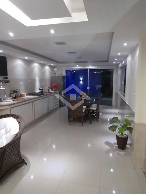 Casa de Condomínio com 4 quartos à venda, 260m2 em Campo Grande, Rio De Janeiro - RJ - imagem 2 Foto 2 de Casa de Condomínio com 4 quartos à venda, 260m2 em Campo Grande, Rio De Janeiro - RJ