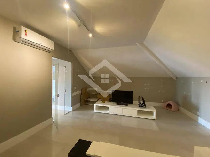 Casa com 6 quartos à venda e para alugar, 1000m2 em Barra da Tijuca, Rio De Janeiro - RJ - imagem 9 Foto 9 de Casa com 6 quartos à venda e para alugar, 1000m2 em Barra da Tijuca, Rio De Janeiro - RJ