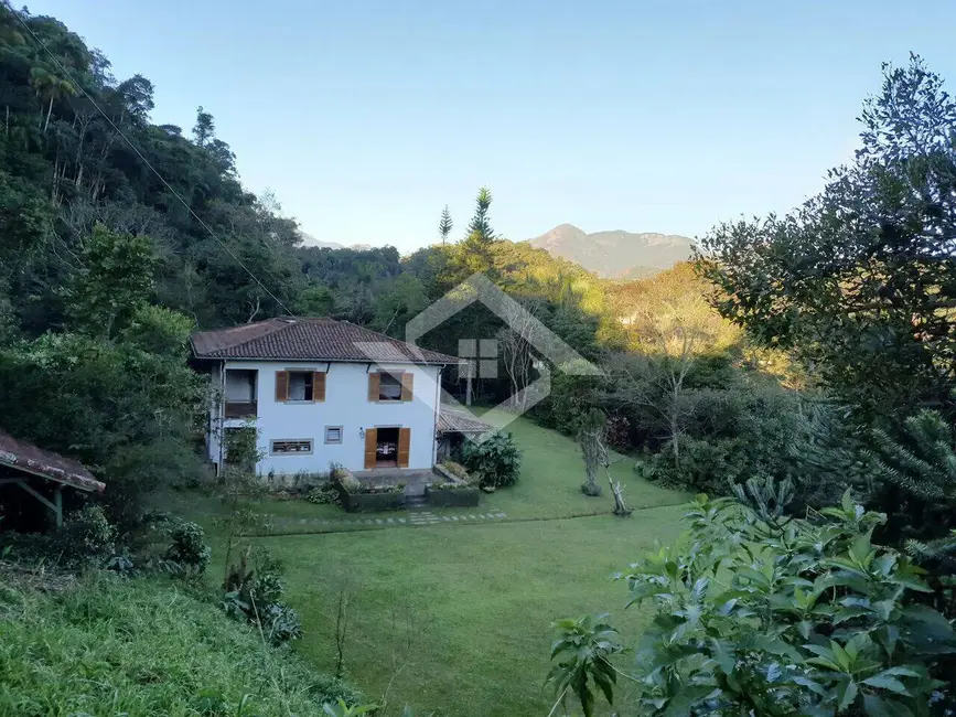 Foto 1 de Chácara com 6 quartos à venda, 300m2 em Quarteirão Ingelheim, Petropolis - RJ