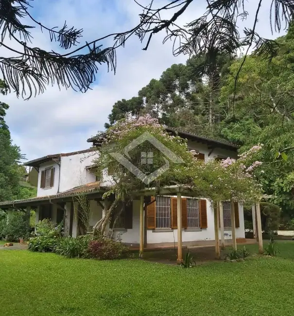 Foto 2 de Chácara com 6 quartos à venda, 300m2 em Quarteirão Ingelheim, Petropolis - RJ