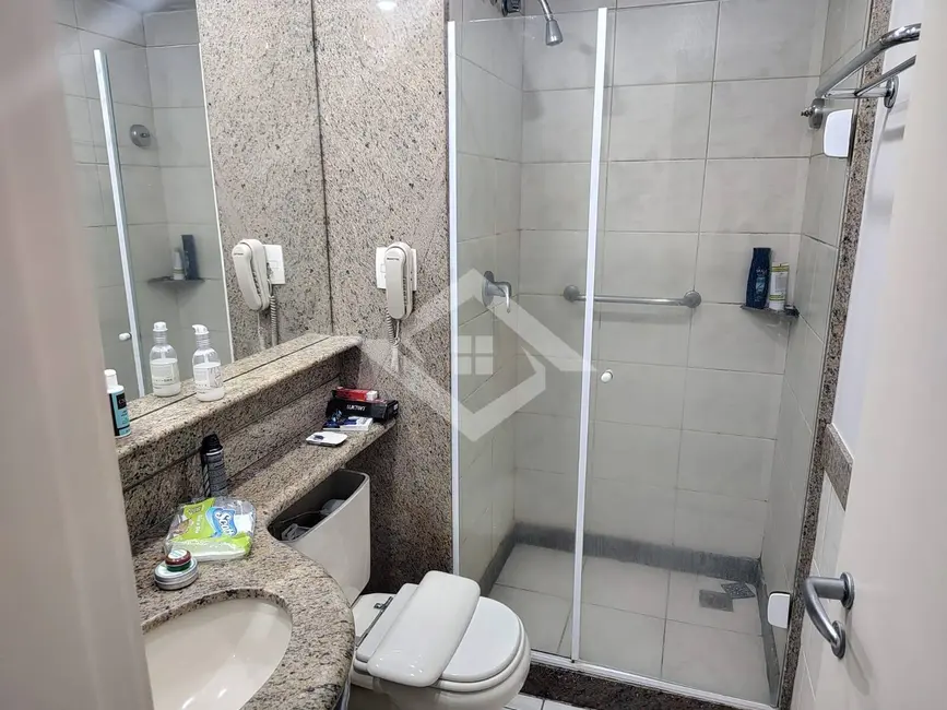 Foto 4 de Apartamento com 2 quartos à venda, 65m2 em Barra da Tijuca, Rio De Janeiro - RJ