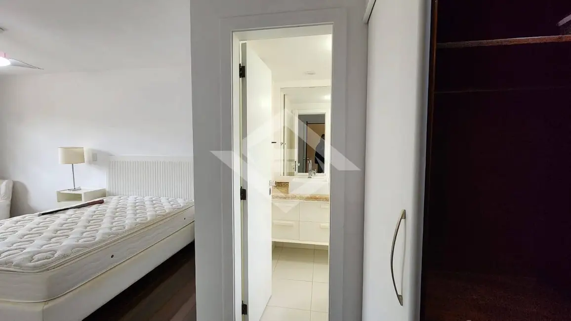 Casa com 4 quartos à venda, 340m2 em Barra da Tijuca, Rio De Janeiro - RJ - imagem 9 Foto 9 de Casa com 4 quartos à venda, 340m2 em Barra da Tijuca, Rio De Janeiro - RJ