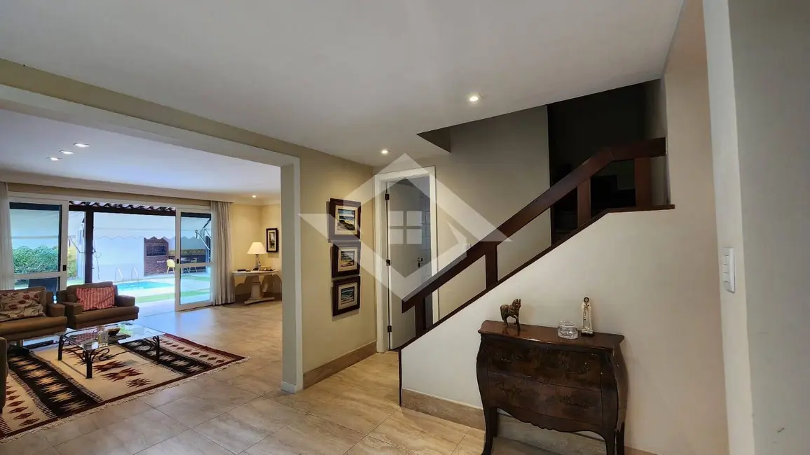 Casa com 4 quartos à venda, 340m2 em Barra da Tijuca, Rio De Janeiro - RJ - imagem 3 Foto 3 de Casa com 4 quartos à venda, 340m2 em Barra da Tijuca, Rio De Janeiro - RJ