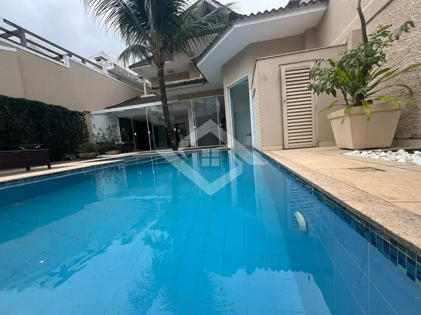 Foto 2 de Casa com 4 quartos à venda e para alugar, 350m2 em Barra da Tijuca, Rio De Janeiro - RJ