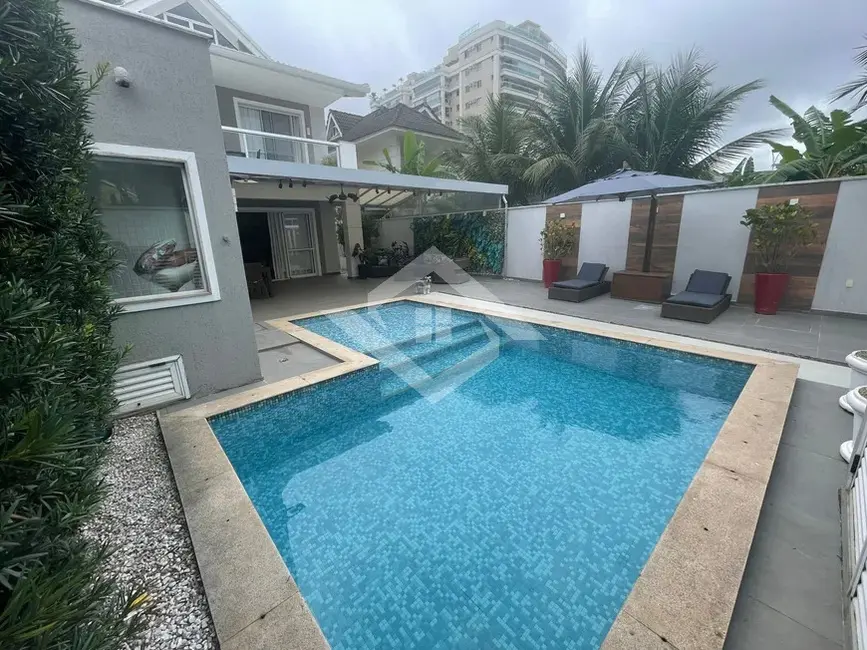 Foto 1 de Casa com 3 quartos para alugar, 340m2 em Barra da Tijuca, Rio De Janeiro - RJ