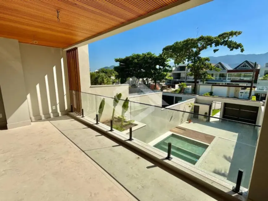 Foto 1 de Casa com 3 quartos à venda, 350m2 em Barra da Tijuca, Rio De Janeiro - RJ