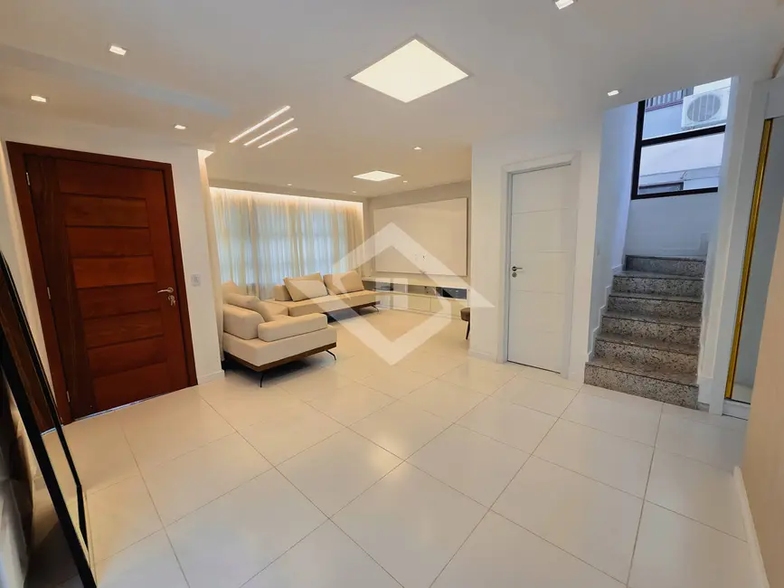 Casa com 4 quartos à venda, 192m2 em Recreio dos Bandeirantes, Rio De Janeiro - RJ - imagem 4 Foto 4 de Casa com 4 quartos à venda, 192m2 em Recreio dos Bandeirantes, Rio De Janeiro - RJ