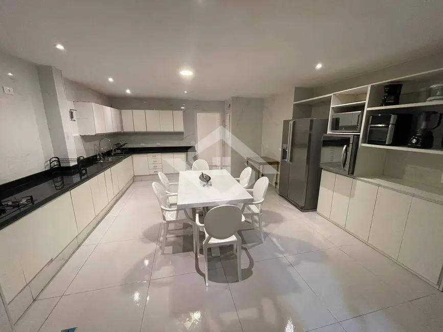 Foto 3 de Apartamento com 4 quartos para alugar, 260m2 em Copacabana, Rio De Janeiro - RJ