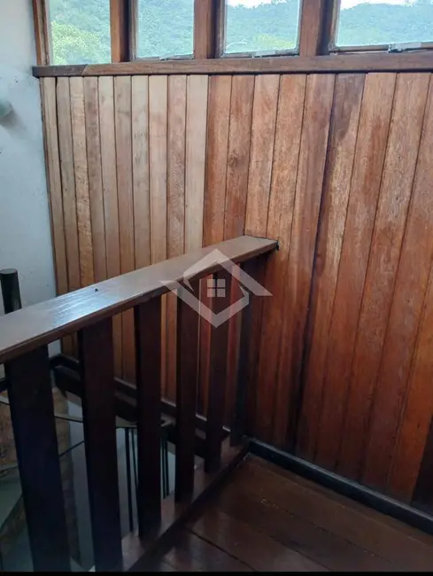 Casa com 4 quartos para alugar, 100m2 em São Francisco, Niteroi - RJ - imagem 5 Foto 5 de Casa com 4 quartos para alugar, 100m2 em São Francisco, Niteroi - RJ