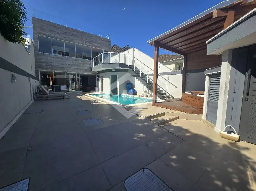 Foto 2 de Casa com 5 quartos à venda, 300m2 em Barra da Tijuca, Rio De Janeiro - RJ