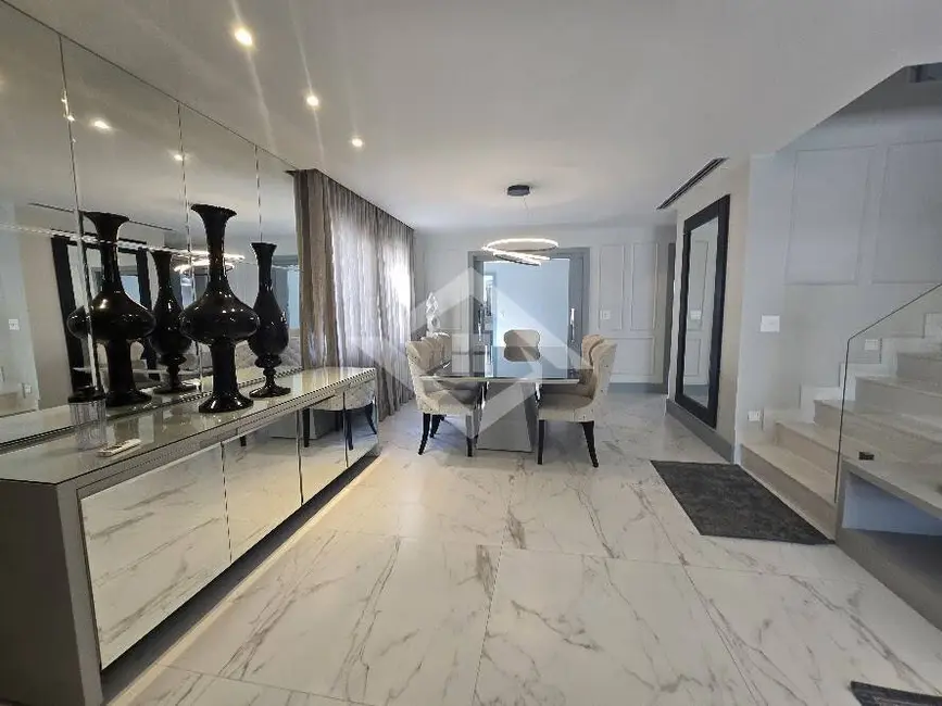 Casa com 5 quartos à venda, 300m2 em Barra da Tijuca, Rio De Janeiro - RJ - imagem 5 Foto 5 de Casa com 5 quartos à venda, 300m2 em Barra da Tijuca, Rio De Janeiro - RJ