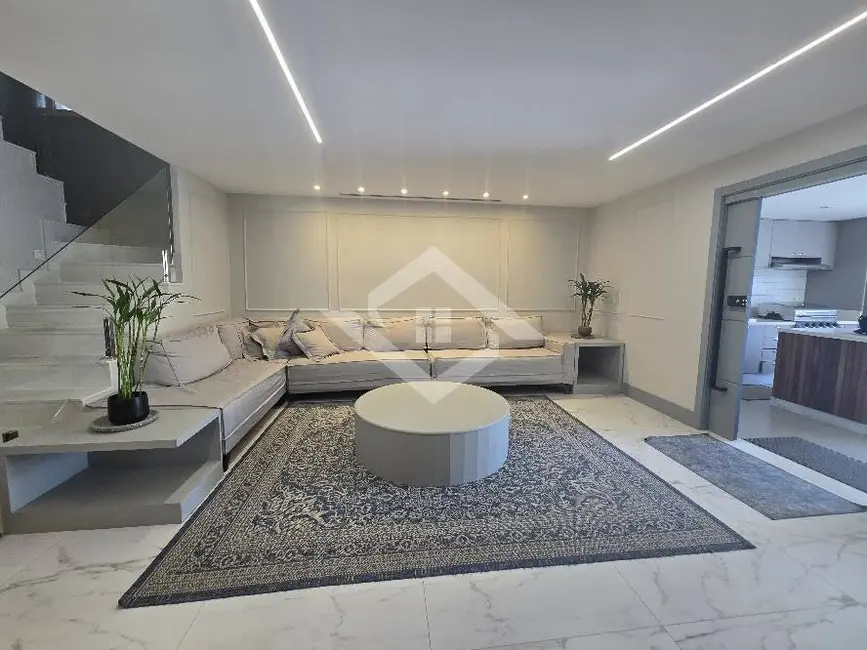 Casa com 5 quartos à venda, 300m2 em Barra da Tijuca, Rio De Janeiro - RJ - imagem 4 Foto 4 de Casa com 5 quartos à venda, 300m2 em Barra da Tijuca, Rio De Janeiro - RJ