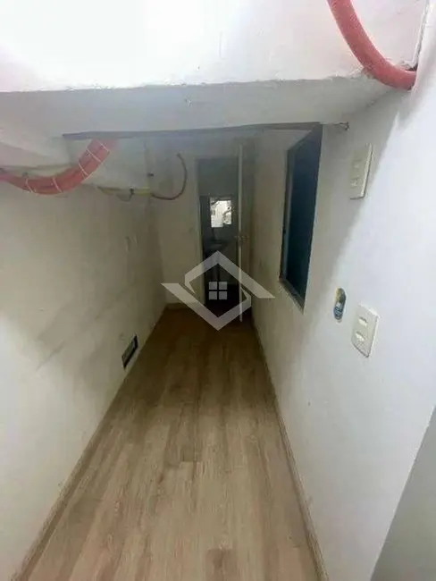 Loja para alugar, 106m2 em Centro, Rio De Janeiro - RJ - imagem 8 Foto 8 de Loja para alugar, 106m2 em Centro, Rio De Janeiro - RJ