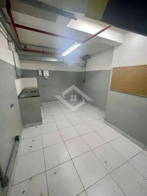 Loja para alugar, 218m2 em Centro, Rio De Janeiro - RJ - imagem 9 Foto 9 de Loja para alugar, 218m2 em Centro, Rio De Janeiro - RJ