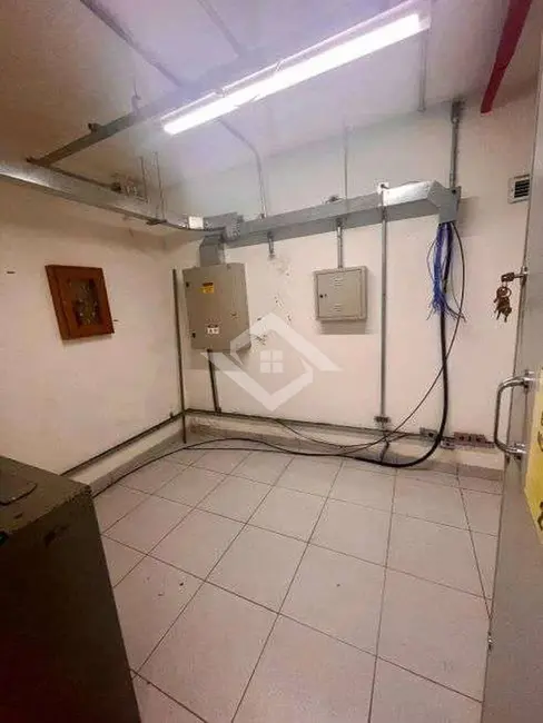 Loja para alugar, 218m2 em Centro, Rio De Janeiro - RJ - imagem 6 Foto 6 de Loja para alugar, 218m2 em Centro, Rio De Janeiro - RJ