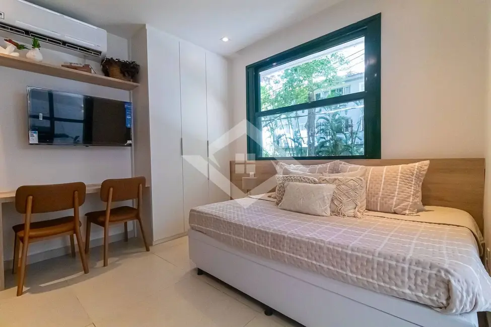 Apartamento com 1 quarto à venda, 38m2 em Copacabana, Rio De Janeiro - RJ - imagem 2 Foto 2 de Apartamento com 1 quarto à venda, 38m2 em Copacabana, Rio De Janeiro - RJ