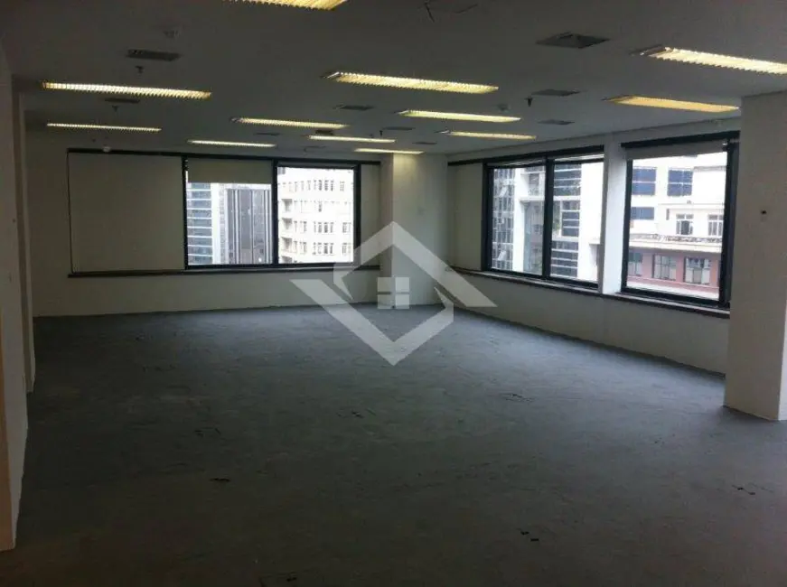 Foto 1 de Sala Comercial para alugar, 107m2 em Centro, Rio De Janeiro - RJ