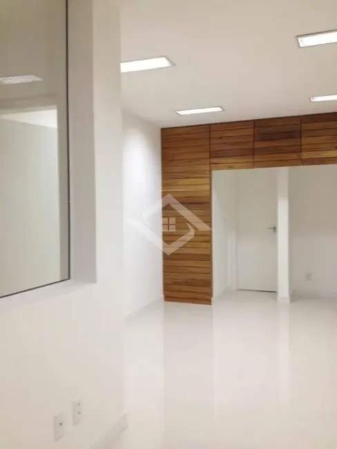 Sala Comercial à venda e para alugar, 72m2 em Centro, Rio De Janeiro - RJ - imagem 1 Foto 1 de Sala Comercial à venda e para alugar, 72m2 em Centro, Rio De Janeiro - RJ