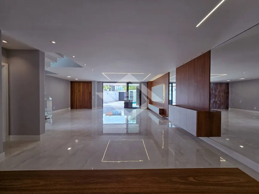 Casa de Condomínio com 5 quartos à venda, 490m2 em Recreio dos Bandeirantes, Rio De Janeiro - RJ - imagem 6 Foto 6 de Casa de Condomínio com 5 quartos à venda, 490m2 em Recreio dos Bandeirantes, Rio De Janeiro - RJ