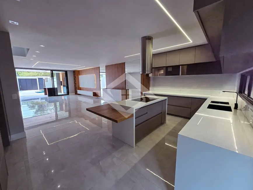 Casa de Condomínio com 5 quartos à venda, 490m2 em Recreio dos Bandeirantes, Rio De Janeiro - RJ - imagem 5 Foto 5 de Casa de Condomínio com 5 quartos à venda, 490m2 em Recreio dos Bandeirantes, Rio De Janeiro - RJ