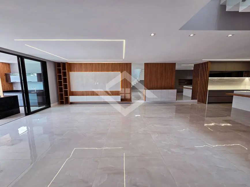 Casa de Condomínio com 5 quartos à venda, 490m2 em Recreio dos Bandeirantes, Rio De Janeiro - RJ - imagem 3 Foto 3 de Casa de Condomínio com 5 quartos à venda, 490m2 em Recreio dos Bandeirantes, Rio De Janeiro - RJ