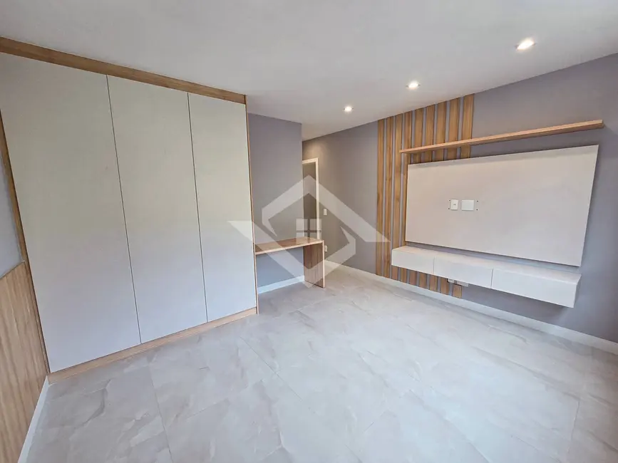 Casa de Condomínio com 5 quartos à venda, 490m2 em Recreio dos Bandeirantes, Rio De Janeiro - RJ - imagem 8 Foto 8 de Casa de Condomínio com 5 quartos à venda, 490m2 em Recreio dos Bandeirantes, Rio De Janeiro - RJ