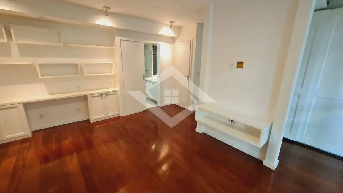 Apartamento com 3 quartos à venda, 195m2 em Leblon, Rio De Janeiro - RJ - imagem 9 Foto 9 de Apartamento com 3 quartos à venda, 195m2 em Leblon, Rio De Janeiro - RJ