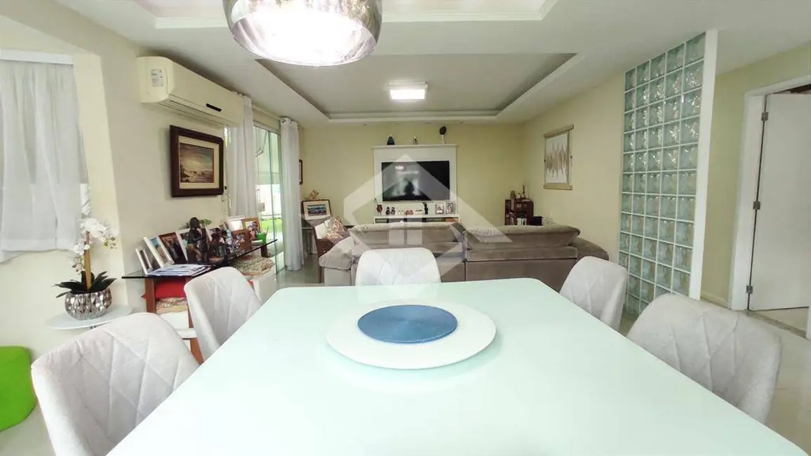 Casa de Condomínio com 4 quartos à venda, 360m2 em Vargem Grande, Rio De Janeiro - RJ - imagem 3 Foto 3 de Casa de Condomínio com 4 quartos à venda, 360m2 em Vargem Grande, Rio De Janeiro - RJ