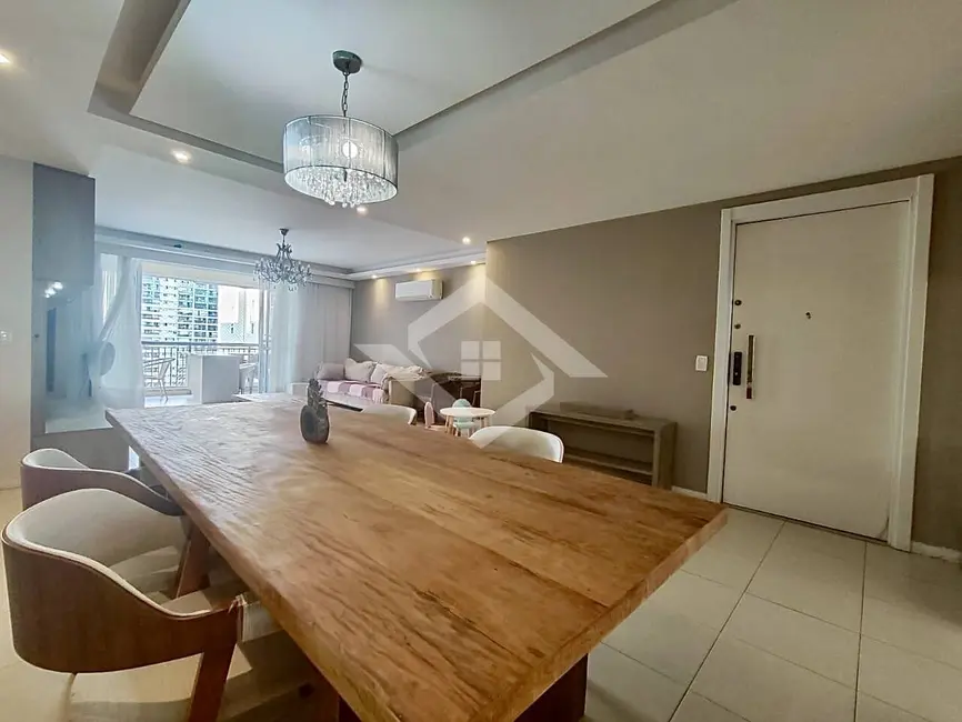 Apartamento com 4 quartos à venda, 166m2 em Rio De Janeiro - RJ - imagem 8 Foto 8 de Apartamento com 4 quartos à venda, 166m2 em Rio De Janeiro - RJ