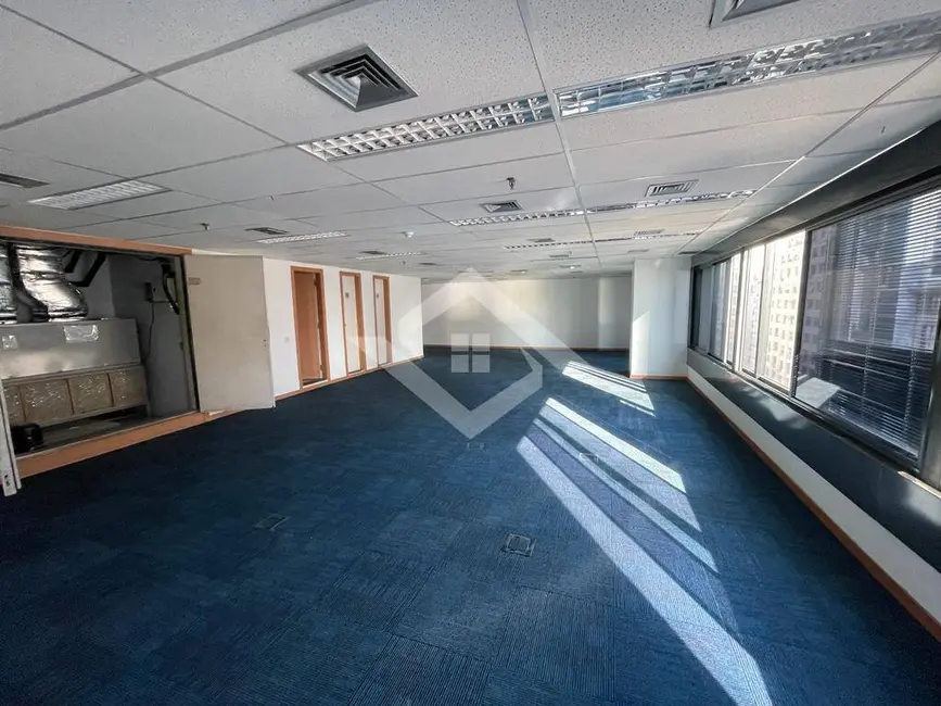 Sala Comercial para alugar, 118m2 em Centro, Rio De Janeiro - RJ - imagem 2 Foto 2 de Sala Comercial para alugar, 118m2 em Centro, Rio De Janeiro - RJ
