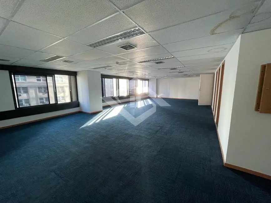 Sala Comercial para alugar, 118m2 em Centro, Rio De Janeiro - RJ - imagem 1 Foto 1 de Sala Comercial para alugar, 118m2 em Centro, Rio De Janeiro - RJ