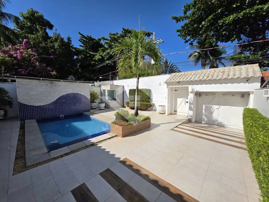 Casa com 3 quartos à venda, 377m2 em Anil, Rio De Janeiro - RJ - imagem 5 Foto 5 de Casa com 3 quartos à venda, 377m2 em Anil, Rio De Janeiro - RJ