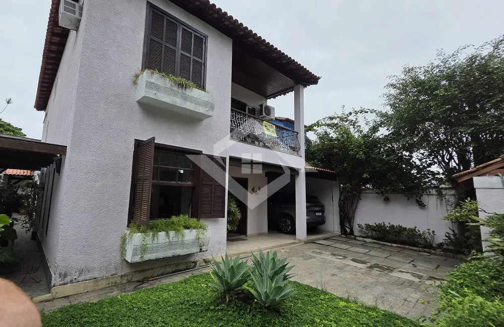 Foto 1 de Casa com 4 quartos à venda, 350m2 em Jacarepaguá, Rio De Janeiro - RJ