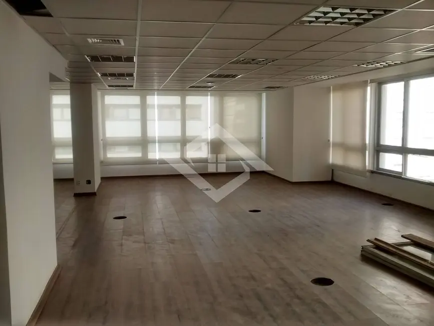 Sala Comercial para alugar, 294m2 em Centro, Rio De Janeiro - RJ - imagem 2 Foto 2 de Sala Comercial para alugar, 294m2 em Centro, Rio De Janeiro - RJ