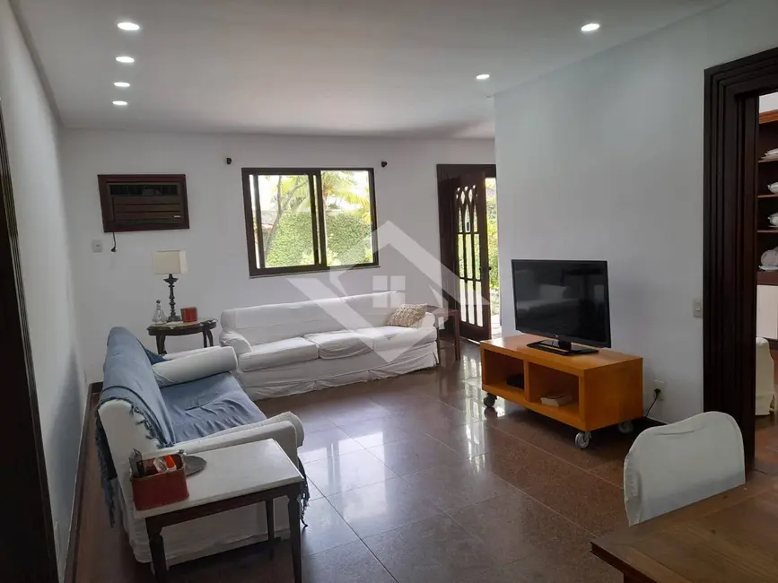 Casa com 6 quartos à venda, 1000m2 em Barra da Tijuca, Rio De Janeiro - RJ - imagem 9 Foto 9 de Casa com 6 quartos à venda, 1000m2 em Barra da Tijuca, Rio De Janeiro - RJ