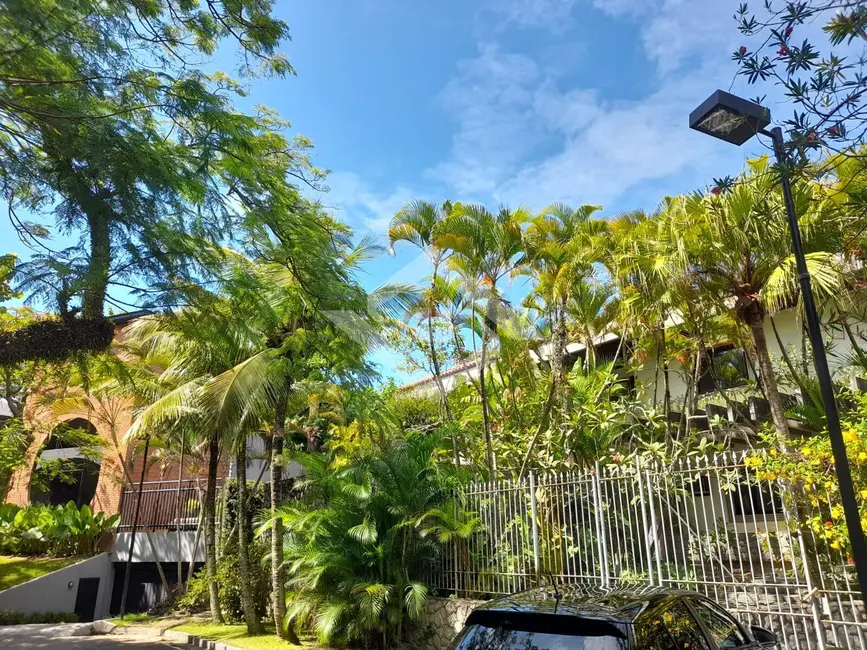 Casa com 6 quartos à venda, 1000m2 em Barra da Tijuca, Rio De Janeiro - RJ - imagem 2 Foto 2 de Casa com 6 quartos à venda, 1000m2 em Barra da Tijuca, Rio De Janeiro - RJ