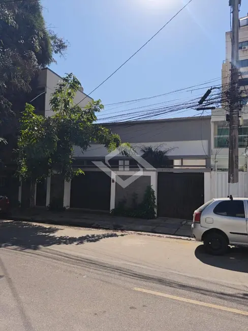 Casa com 4 quartos para alugar, 151m2 em Vital Brazil, Niteroi - RJ - imagem 2 Foto 2 de Casa com 4 quartos para alugar, 151m2 em Vital Brazil, Niteroi - RJ