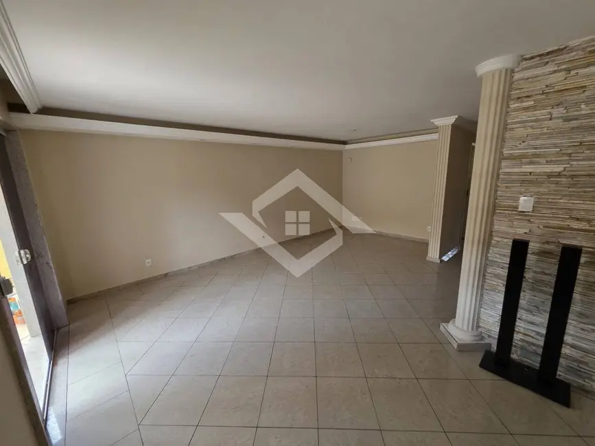 Foto 2 de Casa com 3 quartos para alugar, 280m2 em Taquara, Rio De Janeiro - RJ
