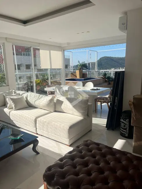 Apartamento com 4 quartos à venda, 228m2 em Barra da Tijuca, Rio De Janeiro - RJ - imagem 1 Foto 1 de Apartamento com 4 quartos à venda, 228m2 em Barra da Tijuca, Rio De Janeiro - RJ
